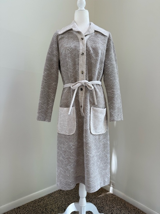 Vintage Dresses & Skirts - Vintage Long Sleeve Button-Up Knit Coat Dress in Light Taupe and Cream